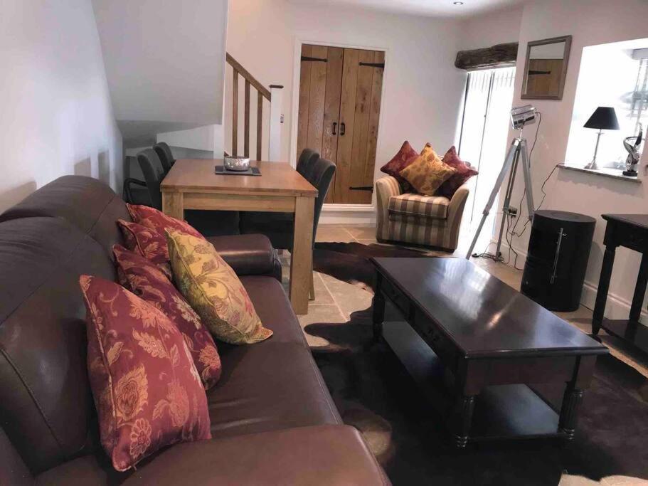 Chic 2 Bed Peak District Cottage Barn Near Alton Towers, Polar Bears, Chatsworth House Leek Luaran gambar