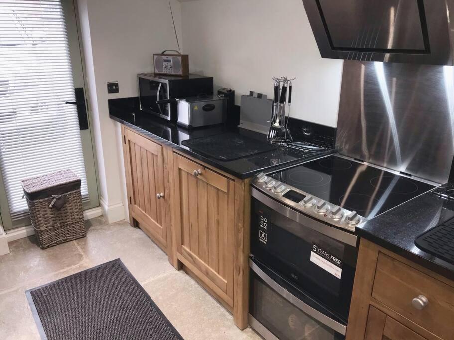 Chic 2 Bed Peak District Cottage Barn Near Alton Towers, Polar Bears, Chatsworth House Leek Luaran gambar